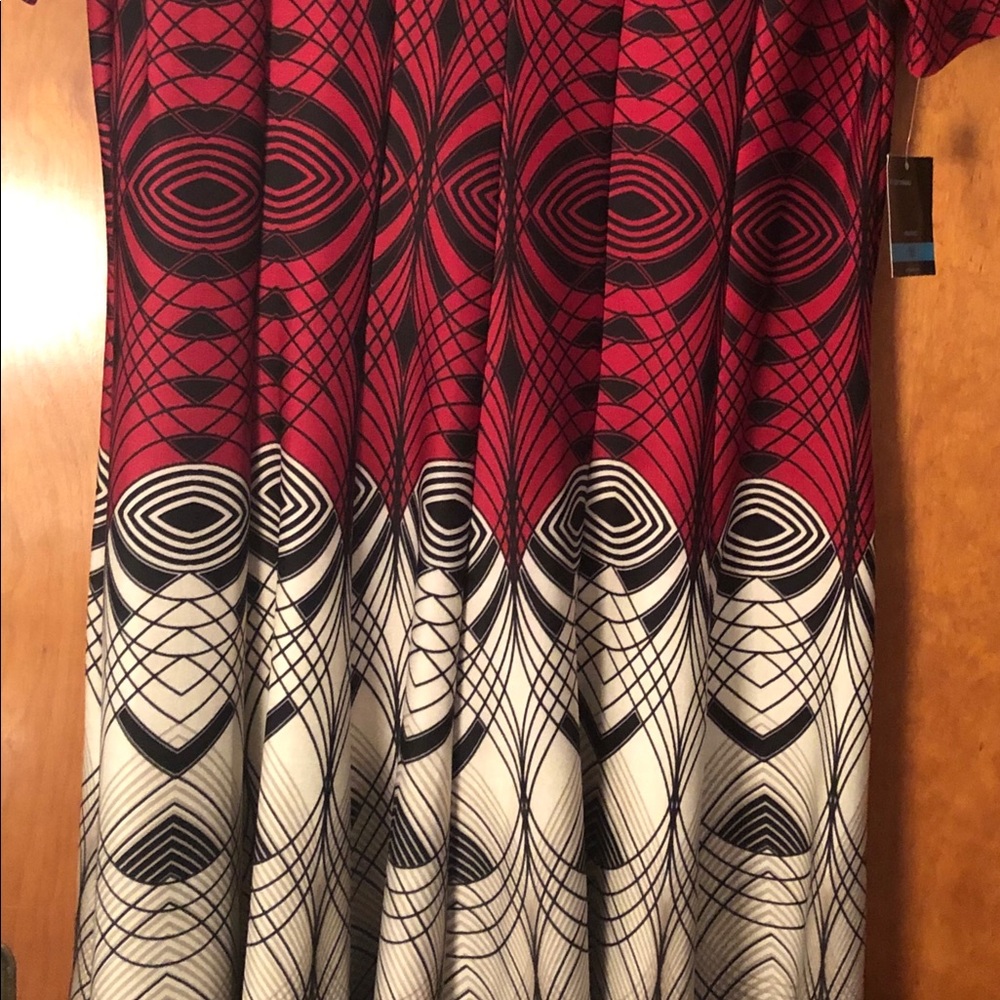 Gabby Skye NWT Graphic Dress Size 16